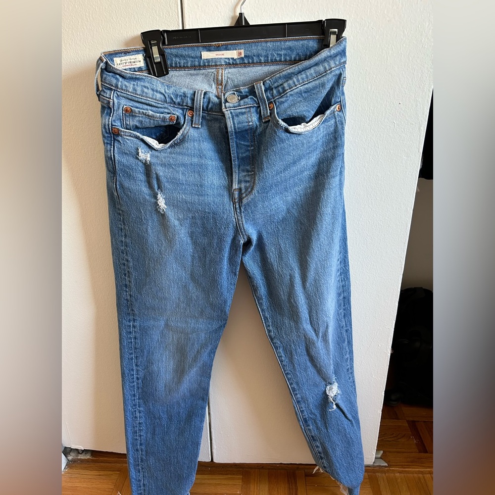 levi’s wedgie jean size 28